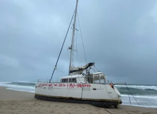 EL MISTERIOSO VIAJE DE “LUCKY CAT”, EL CATAMARÁN QUE HA LLEGADO A GALICIA SIN TRIPULACIÓN