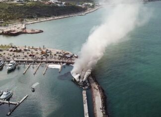 SE CALCINAN 4 YATES EN UN INCENDIO EN LA “MARINA PALMIRA” DE MÉXICO