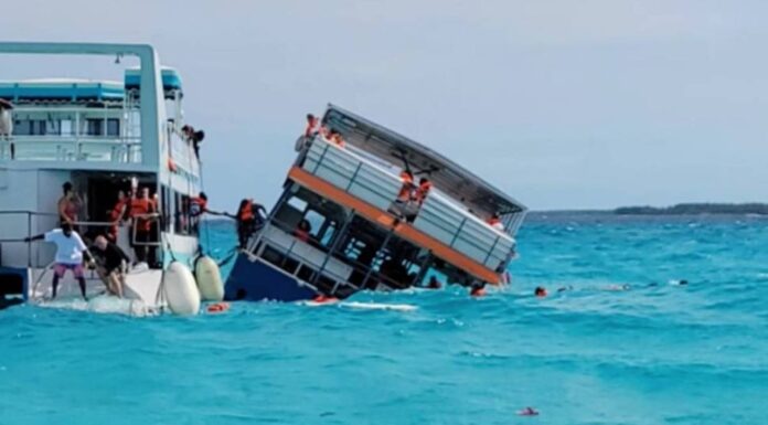 VIDEO – SE HUNDE UN CATAMARÁN EN LAS BAHAMAS Y MUERE UNA TURISTA