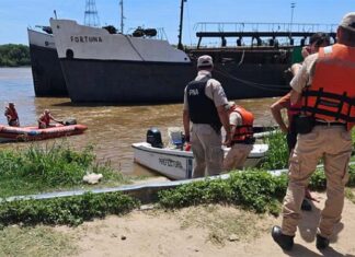 PREFECTURA ASISTIÓ A TRES DEPORTISTAS NÁUTICOS EN EL RÍO PARANÁ