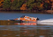 UNA LANCHA ELÉCTRICA DISEÑADA POR ESTUDIANTES DE UNIVERSIDAD ESTABLECE UN NUEVO RÉCORD DE VELOCIDAD