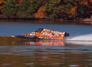 UNA LANCHA ELÉCTRICA DISEÑADA POR ESTUDIANTES DE UNIVERSIDAD ESTABLECE UN NUEVO RÉCORD DE VELOCIDAD
