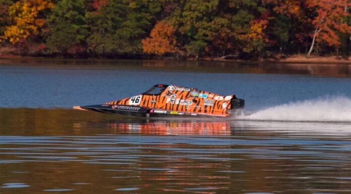 UNA LANCHA ELÉCTRICA DISEÑADA POR ESTUDIANTES DE UNIVERSIDAD ESTABLECE UN NUEVO RÉCORD DE VELOCIDAD