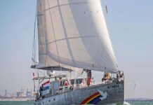 PREFECTURA INTERCEPTÓ UN VELERO DE GREENPACE EN MAR DEL PLATA