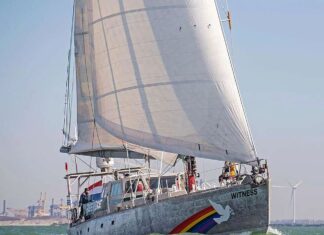 PREFECTURA INTERCEPTÓ UN VELERO DE GREENPACE EN MAR DEL PLATA