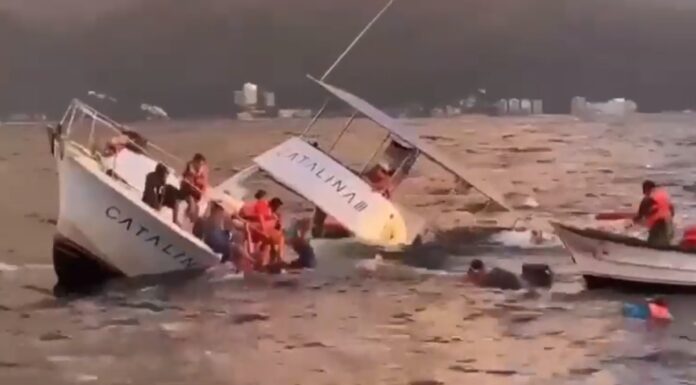 YATE SE HUNDE EN PUERTO VALLARTA: RESCATAN A PASAJEROS Y TRIPULACIÓN (VIDEO)