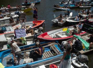 ISLEÑOS CORTARON EL RÍO TIGRE PARA RECLAMAR POR LA FALTA DE LUZ: “LA SITUACION ES DE EMERGENCIA”