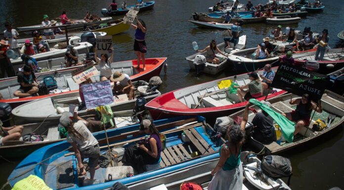ISLEÑOS CORTARON EL RÍO TIGRE PARA RECLAMAR POR LA FALTA DE LUZ: “LA SITUACION ES DE EMERGENCIA”