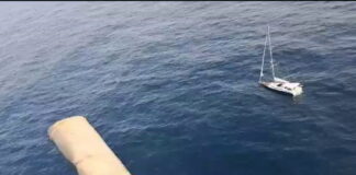LA ARMADA DE COLOMBIA RESCATÓ A UNA FAMILIA BRASILEÑA QUE ESTABA A LA DERIVA EN ALTA MAR