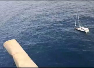 LA ARMADA DE COLOMBIA RESCATÓ A UNA FAMILIA BRASILEÑA QUE ESTABA A LA DERIVA EN ALTA MAR