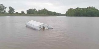 VIDEO – APARECIÓ UN SEMIRRIGIDO FLOTANDO, DADO VUELTA Y FONDEADO