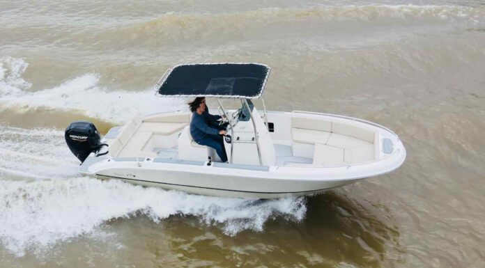 TV – HOY EN ESLORAS PRESENTAMOS LA SILVER 210 CON CONSOLA CENTRAL