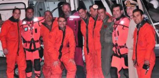 EL NAUFRAGIO DE LA ROSA SALVAJE – DIEZ AÑOS DEL ESPECTACULAR SALVATAJE DE DOS CANADIENSES QUE SE HUNDIERON EN EL ATLÁNTICO