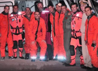 EL NAUFRAGIO DE LA ROSA SALVAJE – DIEZ AÑOS DEL ESPECTACULAR SALVATAJE DE DOS CANADIENSES QUE SE HUNDIERON EN EL ATLÁNTICO