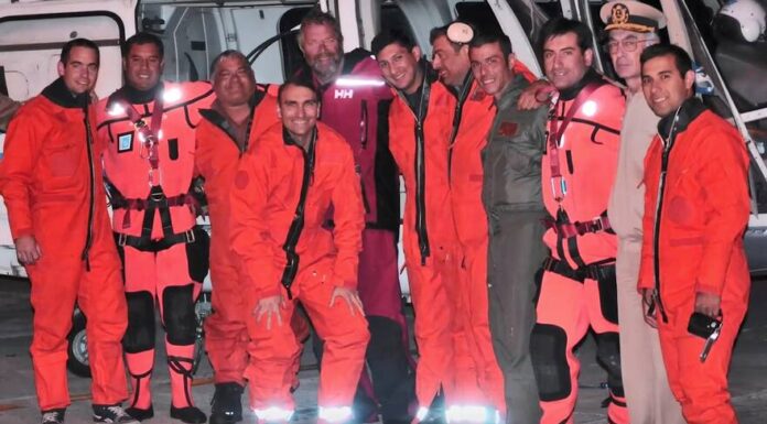 EL NAUFRAGIO DE LA ROSA SALVAJE – DIEZ AÑOS DEL ESPECTACULAR SALVATAJE DE DOS CANADIENSES QUE SE HUNDIERON EN EL ATLÁNTICO