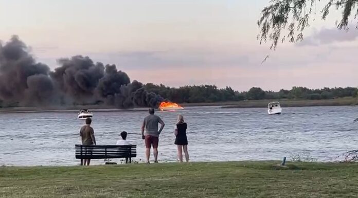 SE INCENDIÓ UN YATE DE 40 PIES EN SAN ISIDRO