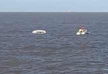 RESCATARON A DOS TRIPULANTES DE UN VELERO FRENTE AL PARQUE DE LA RIBERA