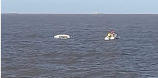 RESCATARON A DOS TRIPULANTES DE UN VELERO FRENTE AL PARQUE DE LA RIBERA