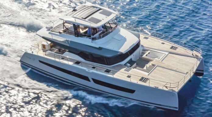 FOUNTAINE PAJOT POWER 67
