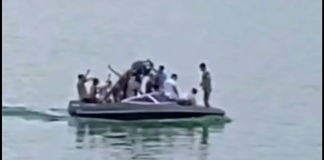 ALCOHOLIZADOS EN UNA LANCHA EN EL LAGO SAN ROQUE, RESISTIERON EL CONTROL Y AGREDIERON A POLICÍAS
