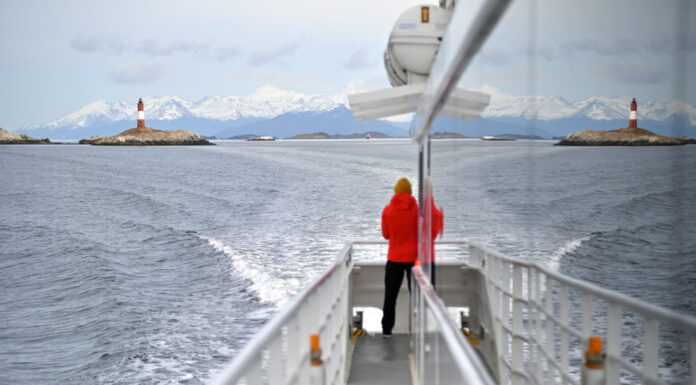 (VIDEO) ASÍ ESTALLARON LOS VIDRIOS DE UN CATAMARÁN EN USHUAIA