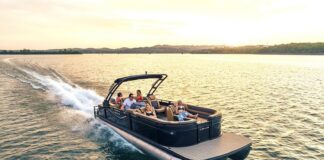 UN COSNTRUCTOR ESTADOUNIDENSE PRESENTA UNA NUEVA SERIE DE PONTONES