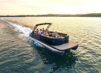 UN COSNTRUCTOR ESTADOUNIDENSE PRESENTA UNA NUEVA SERIE DE PONTONES