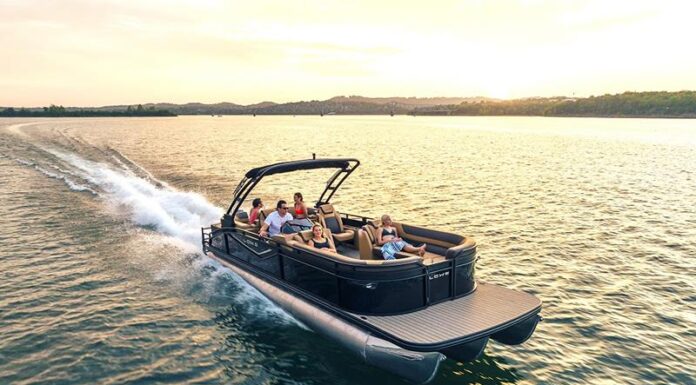 UN COSNTRUCTOR ESTADOUNIDENSE PRESENTA UNA NUEVA SERIE DE PONTONES