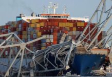 UN BARCO CHOCA CONTRA EL MAYOR PUENTE DE BALTIMORE Y LO DERRUMBRA MIENTRAS ESTABA ABIERTO AL TRÁFICO