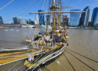 EL BUQUE ESCUELA AMERIGO VESPUCCI EN BUENOS AIRES