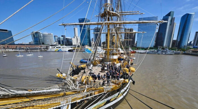 EL BUQUE ESCUELA AMERIGO VESPUCCI EN BUENOS AIRES