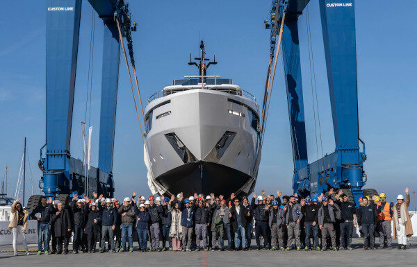 CUSTOM LINE LANZA LA 16° NAVETTA 30