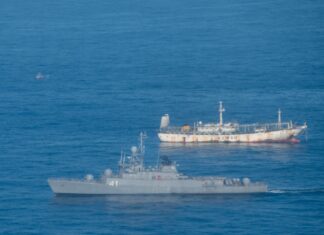 TENSIÓN EN ALTAMAR: LA ARMADA DETUVO A UN BUQUE CHINO POR SOSPECHA DE PESCA ILEGAL