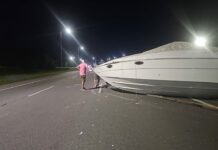 INSÓLITO: UNA LANCHA BLOQUEÓ EL INGRESO A CARLOS PAZ