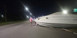 INSÓLITO: UNA LANCHA BLOQUEÓ EL INGRESO A CARLOS PAZ