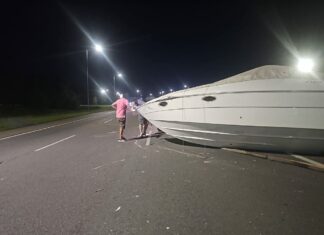 INSÓLITO: UNA LANCHA BLOQUEÓ EL INGRESO A CARLOS PAZ