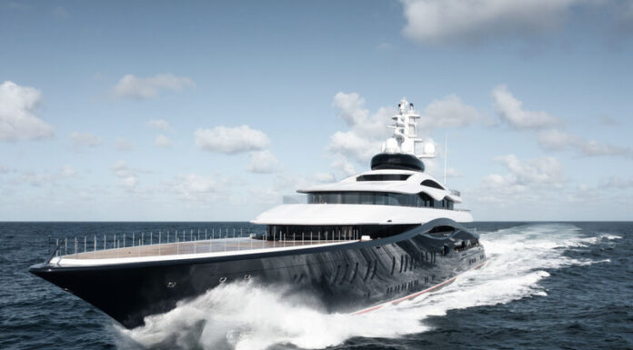 MARK ZUCKERBERG GASTÓ $300 MILLONES DE DÓLARES EN UN SUPERYATE