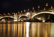 UN CRUCERO BÚLGARO SE ESTRELLA CONTRA EL MURO DEL DANUBIO EN AUSTRIA Y DEJA 11 HERIDOS