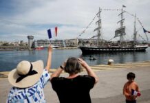 LA LLAMA OLÍMPICA INICIÓ SU VIAJE HACIA FRANCIA A BORDO DEL VELERO “BELEM”