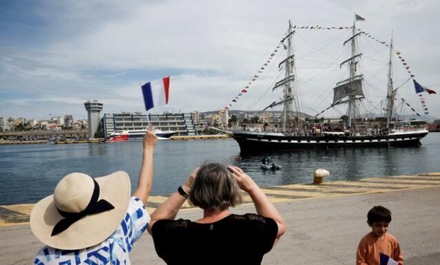 LA LLAMA OLÍMPICA INICIÓ SU VIAJE HACIA FRANCIA A BORDO DEL VELERO “BELEM”