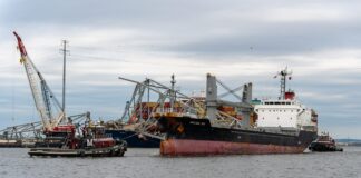 REMOCIÓN DE LOS RESTOS DEL PUENTE DE BALTIMORE: PRIMER SALIDA