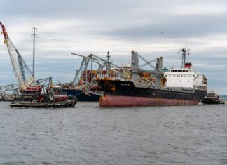 REMOCIÓN DE LOS RESTOS DEL PUENTE DE BALTIMORE: PRIMER SALIDA