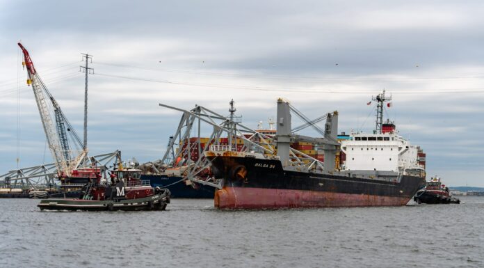 REMOCIÓN DE LOS RESTOS DEL PUENTE DE BALTIMORE: PRIMER SALIDA