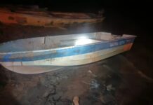 TRES AMIGOS SALIERON DE PESCA PERO SE LES DIO VUELTA LA LANCHA : UNO MURIÓ