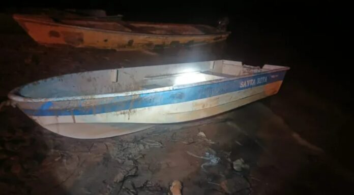 TRES AMIGOS SALIERON DE PESCA PERO SE LES DIO VUELTA LA LANCHA : UNO MURIÓ