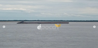UN REMOLCADOR SE VARÓ EN EL RÍO PARANÁ AL SALIRSE DEL CANAL DE NAVEGACIÓN
