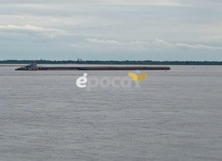 UN REMOLCADOR SE VARÓ EN EL RÍO PARANÁ AL SALIRSE DEL CANAL DE NAVEGACIÓN