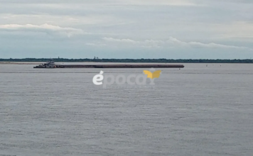 UN REMOLCADOR SE VARÓ EN EL RÍO PARANÁ AL SALIRSE DEL CANAL DE NAVEGACIÓN