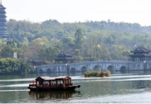 CHINA: 12 FALLECIDOS TRAS VOLCAR UNA LANCHA CON TURISTAS