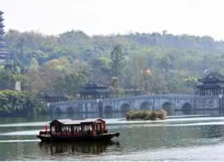 CHINA: 12 FALLECIDOS TRAS VOLCAR UNA LANCHA CON TURISTAS